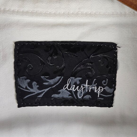 Daytrip White Jean Jacket Womens Size M Lace Back Embellished Boho Streetwear - Picture 10 of 12